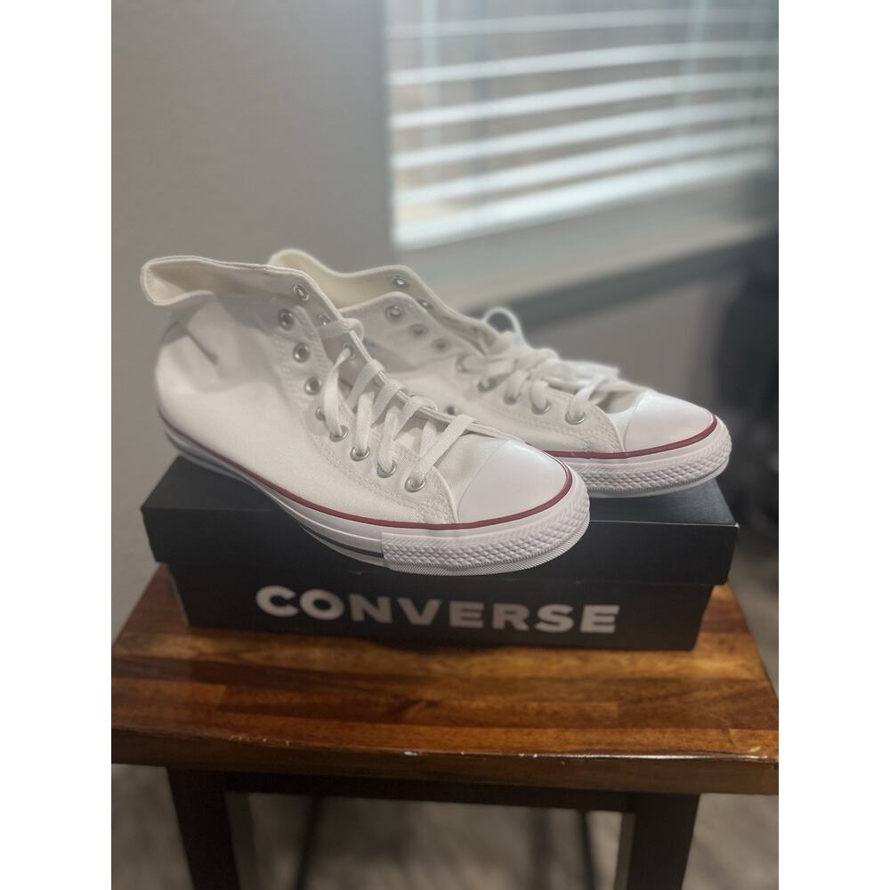NIB Converse Chuck Taylor High Top Canvas Sneaker Unisex Men 9.5 Women 11.5